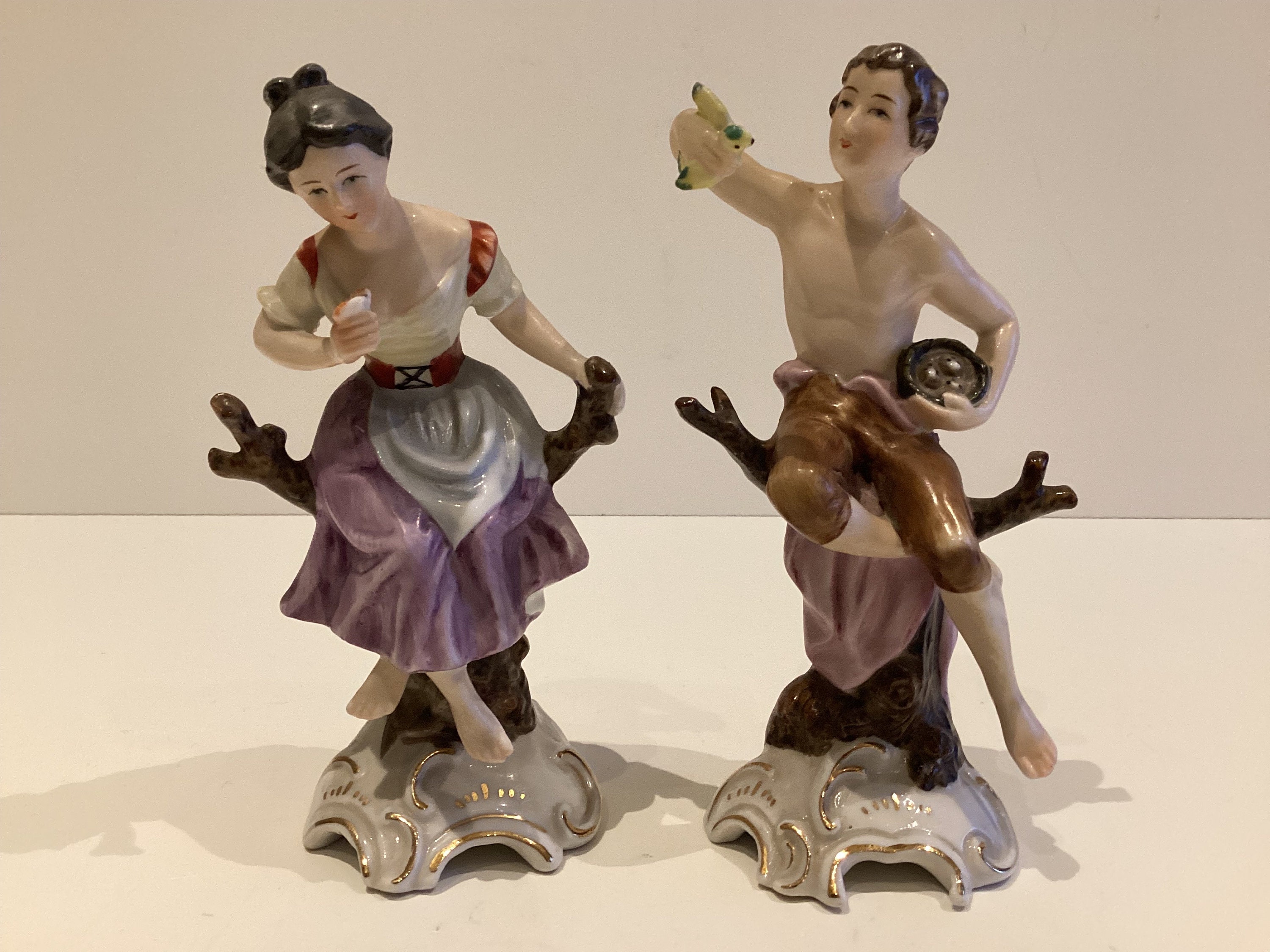 Vintage Porcelain Figurines | 1940s Capodimonte Italy Pair, Man & Woman on Tree Trunk — photo 3 of 8