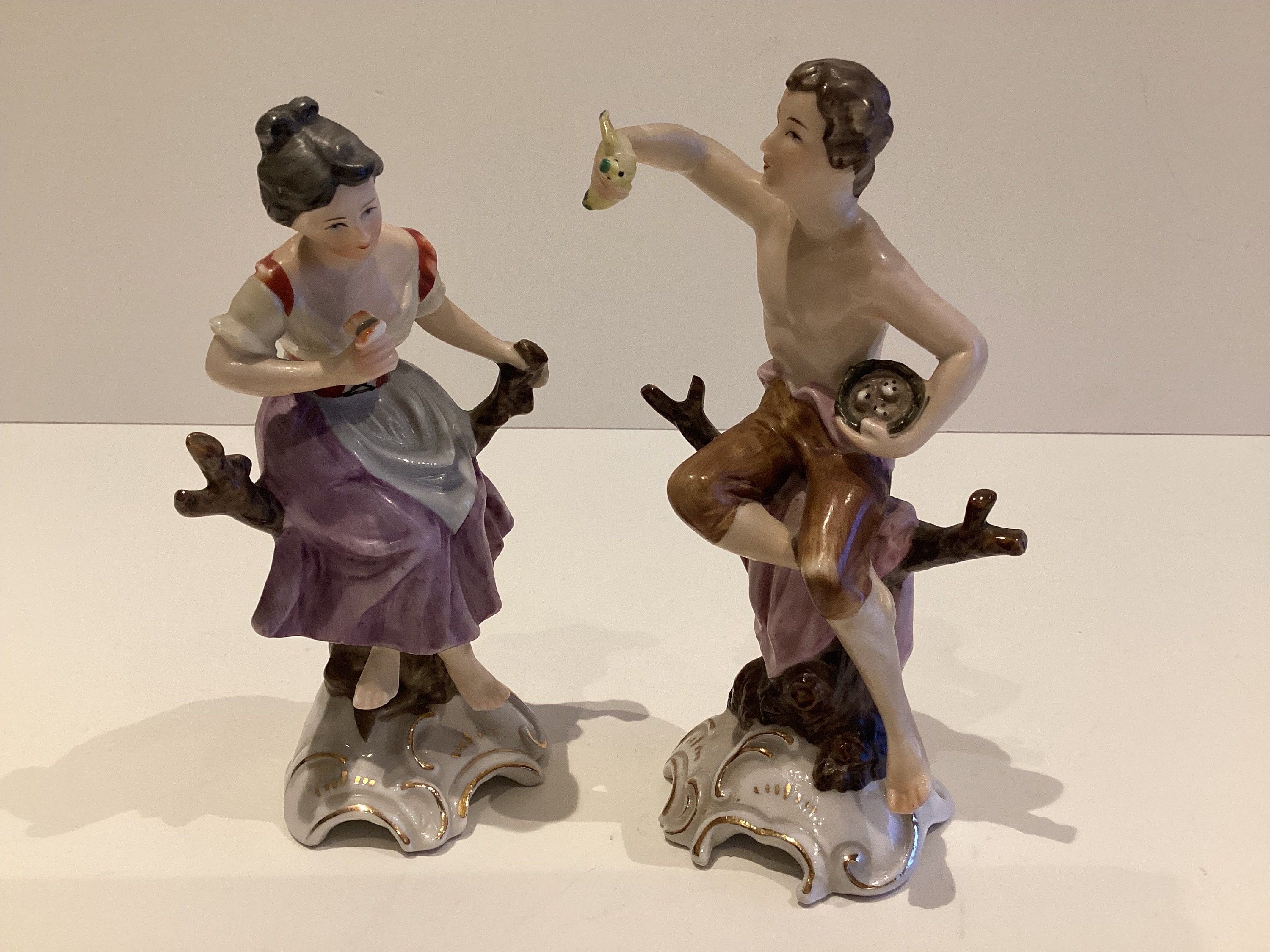 Vintage Porcelain Figurines | 1940s Capodimonte Italy Pair, Man & Woman on Tree Trunk — photo 4 of 8
