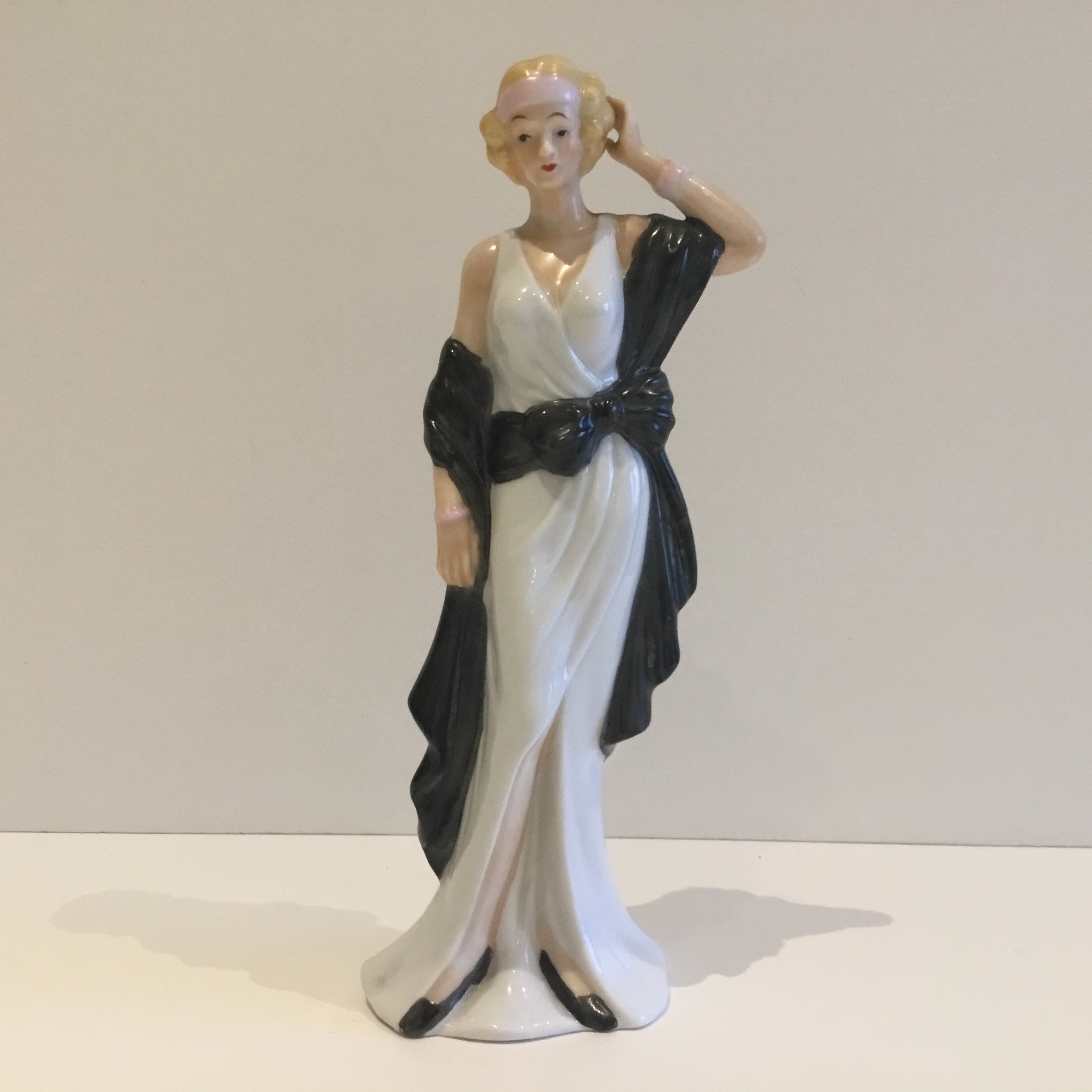 Vintage Porcelain Figurine | French Lady 1960s, Hand Painted Collectible Sculpture — photo 5 of 9