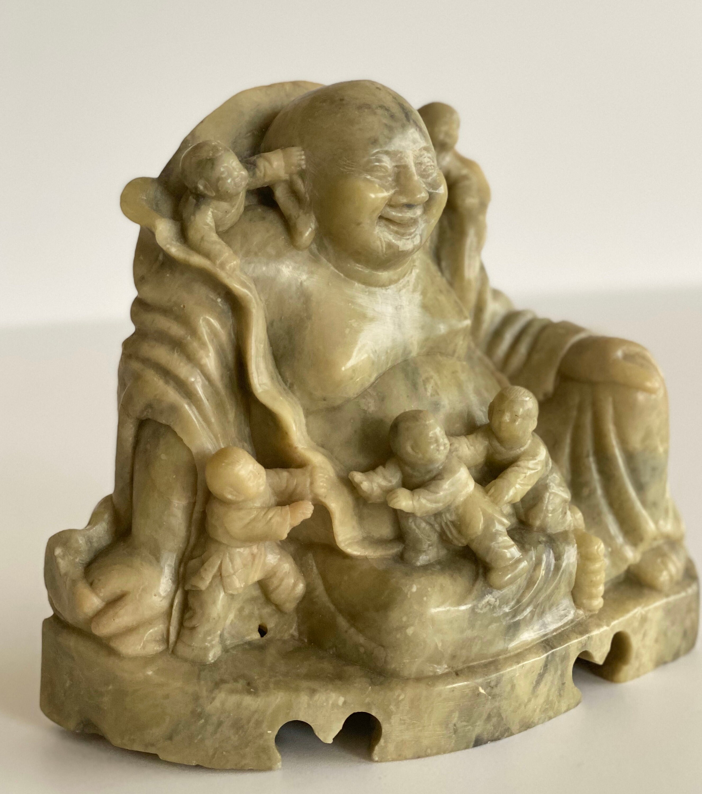 Vintage Chinese Sculpture — Buddha with Children in Soapstone, Qing Dynasty 1900s — photo 5 of 8