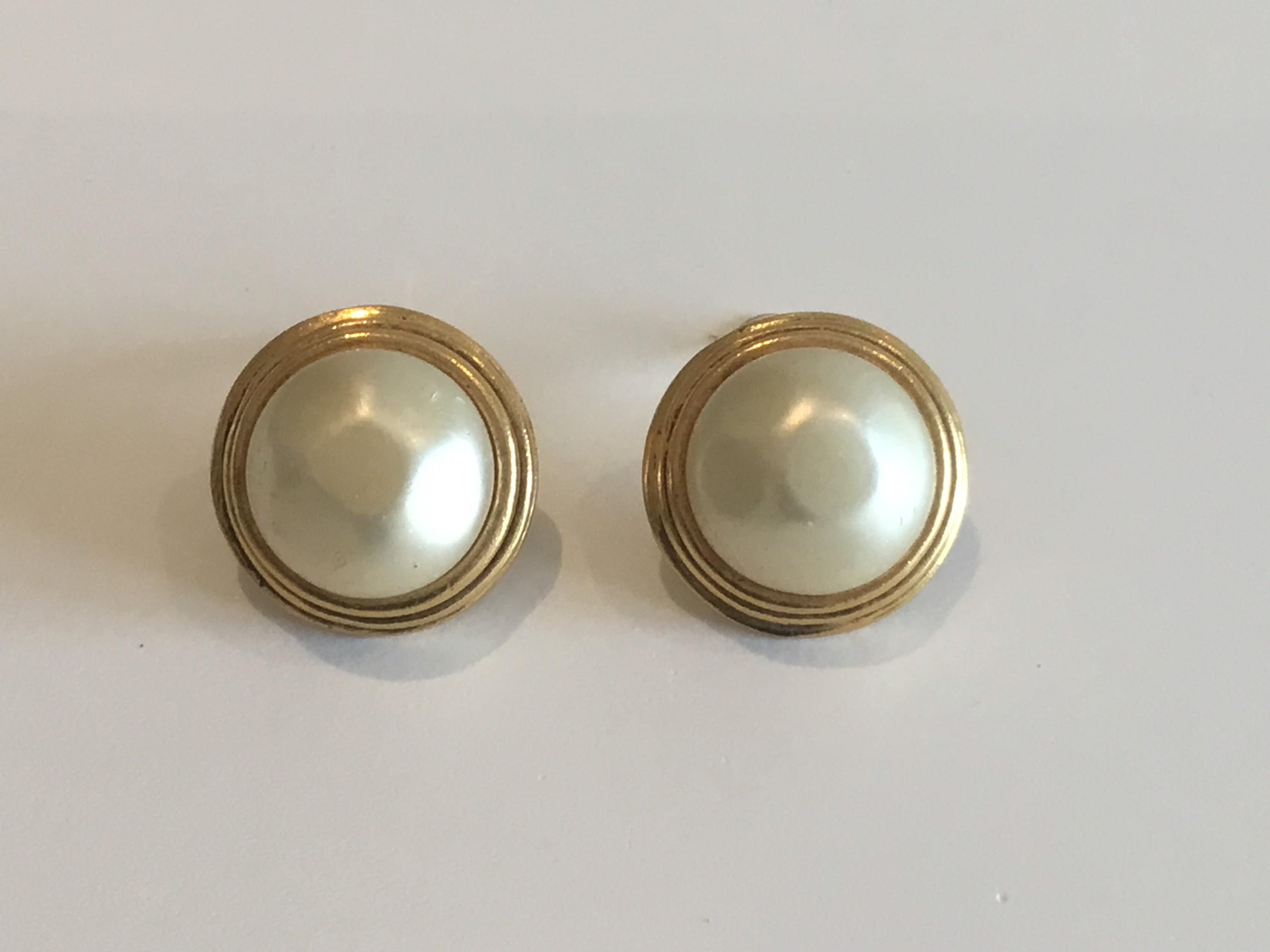 Vintage Jewelry Chanel – Authentic Gold Tone Earrings [Late 1960s] France — photo 2 of 7