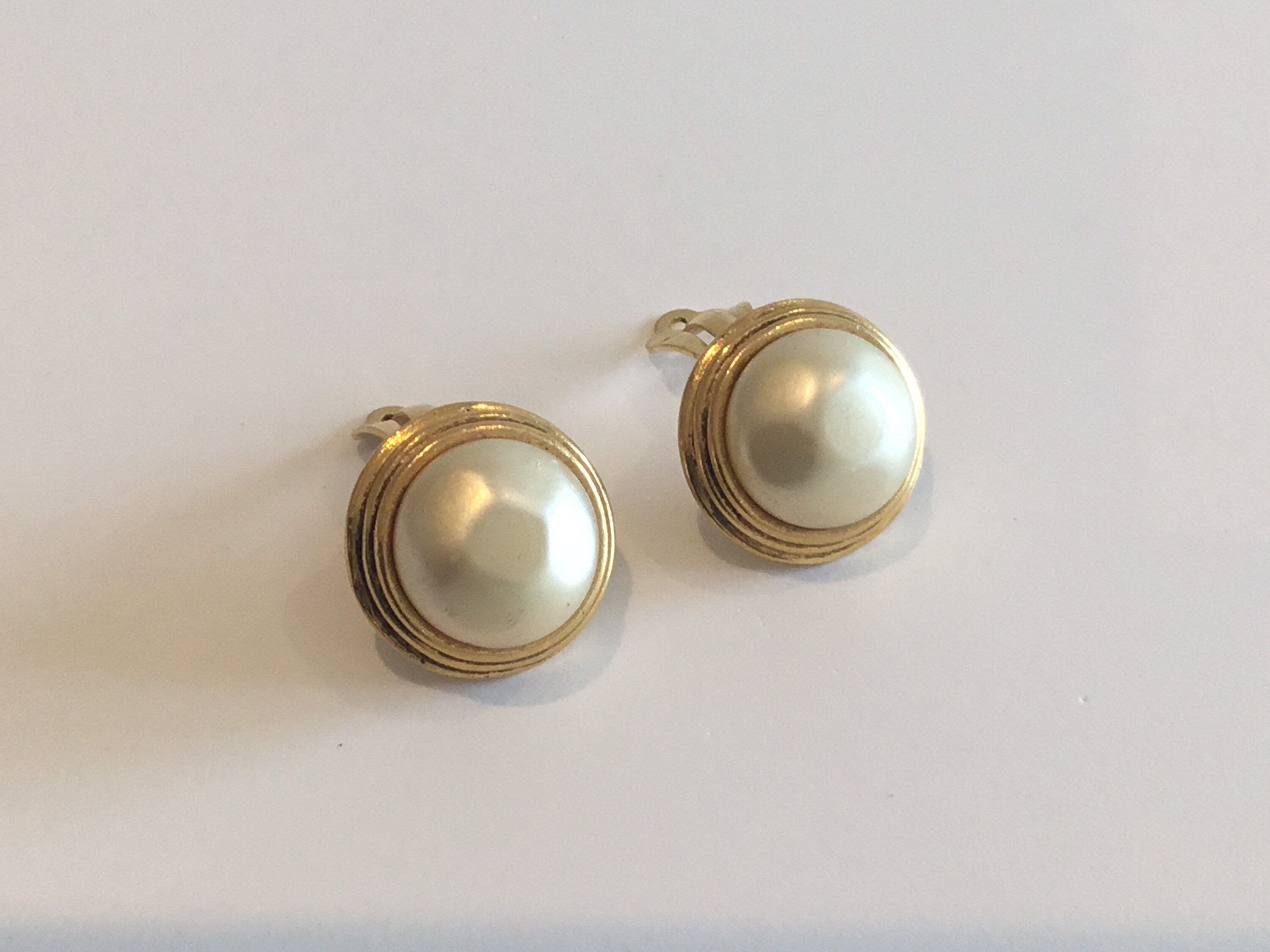 Vintage Jewelry Chanel – Authentic Gold Tone Earrings [Late 1960s] France — photo 3 of 7