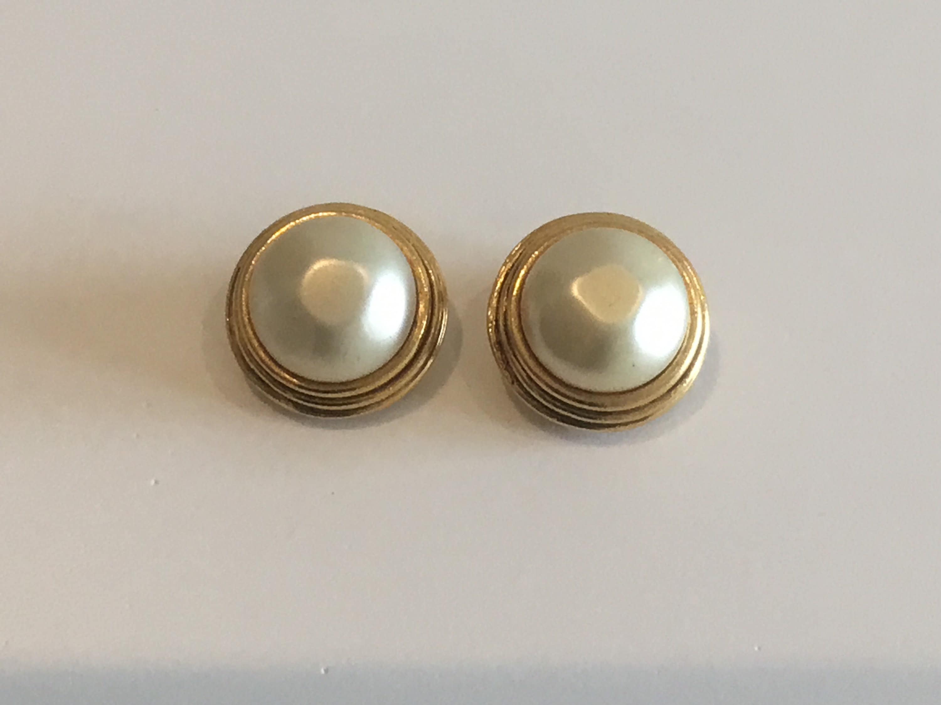 Vintage Jewelry Chanel – Authentic Gold Tone Earrings [Late 1960s] France — photo 4 of 7