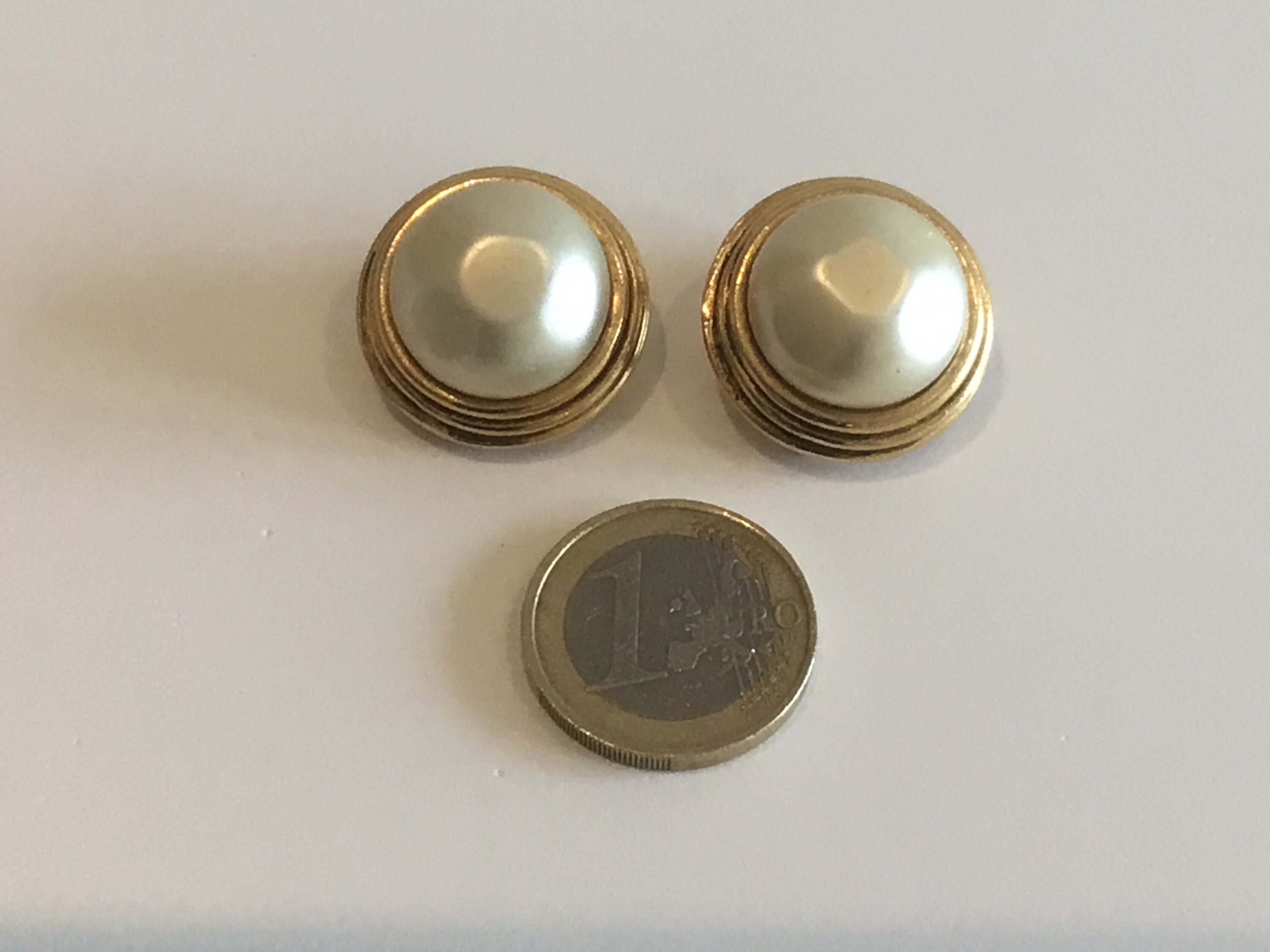 Vintage Jewelry Chanel – Authentic Gold Tone Earrings [Late 1960s] France — photo 5 of 7