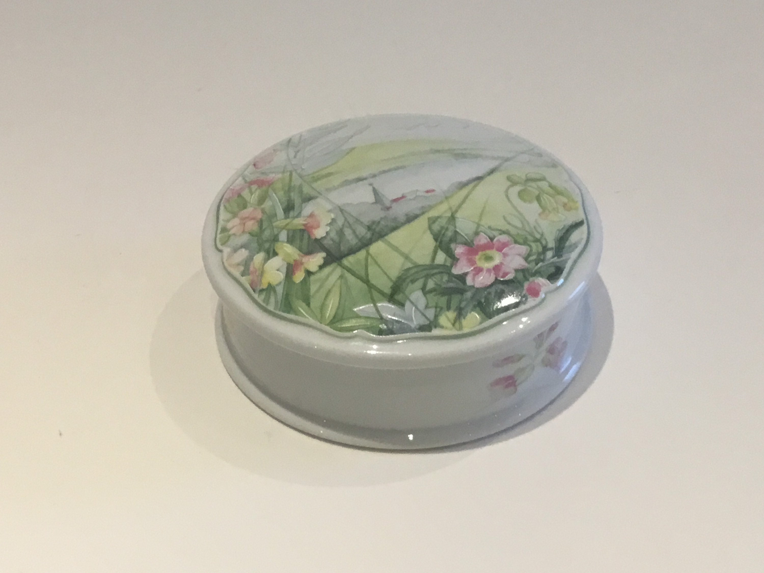 Vintage Limoges Box | Le Roy France 1980s Hand Painted Porcelain Trinket Case — photo 2 of 5