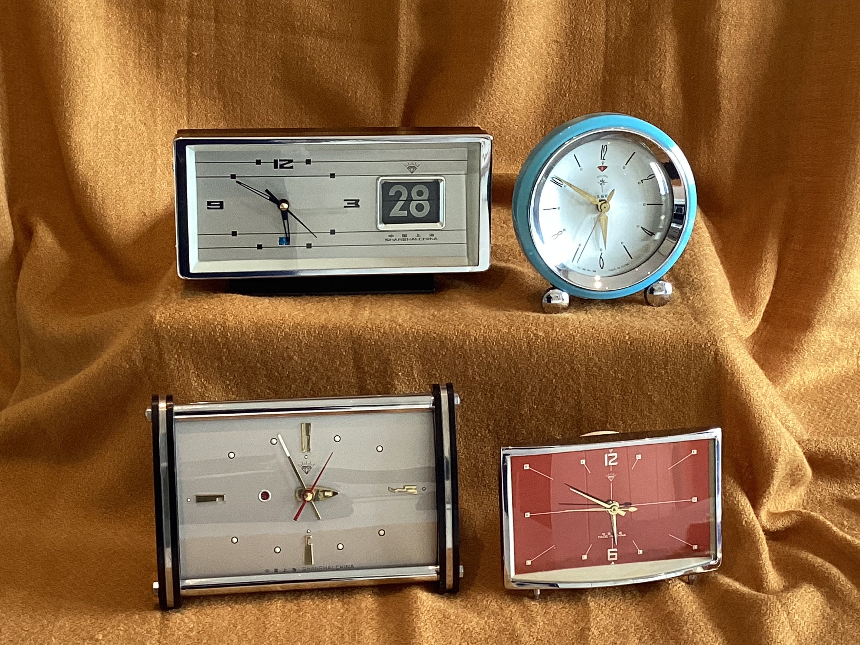 Vintage Alarm Clocks Set | 1960s Diamond & Polaris Collection, Working — photo 2 of 10
