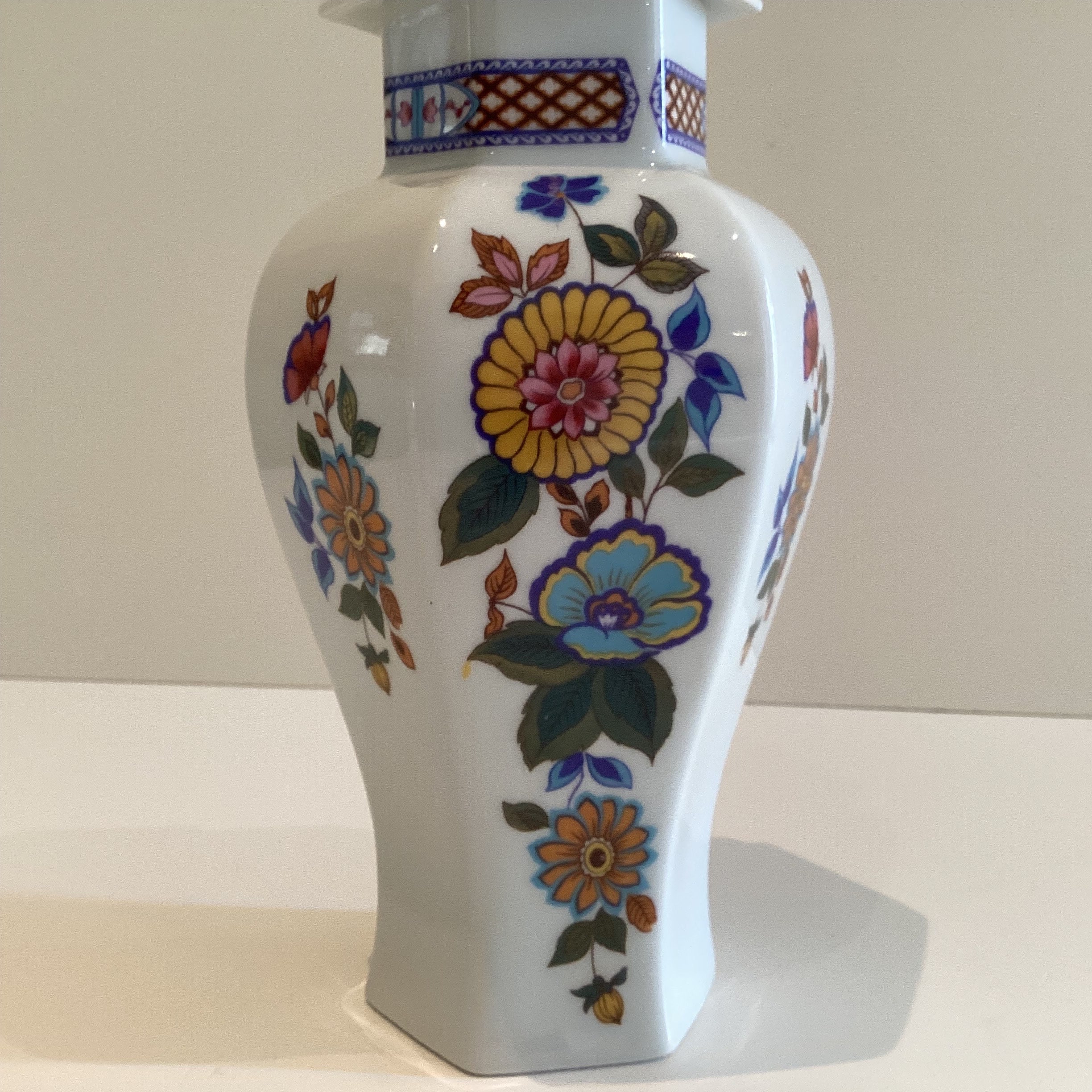 Vintage Japanese Vase | Arita 1900s Porcelain Hexagonal Shape, Floral Decor with Lid — photo 7 of 8