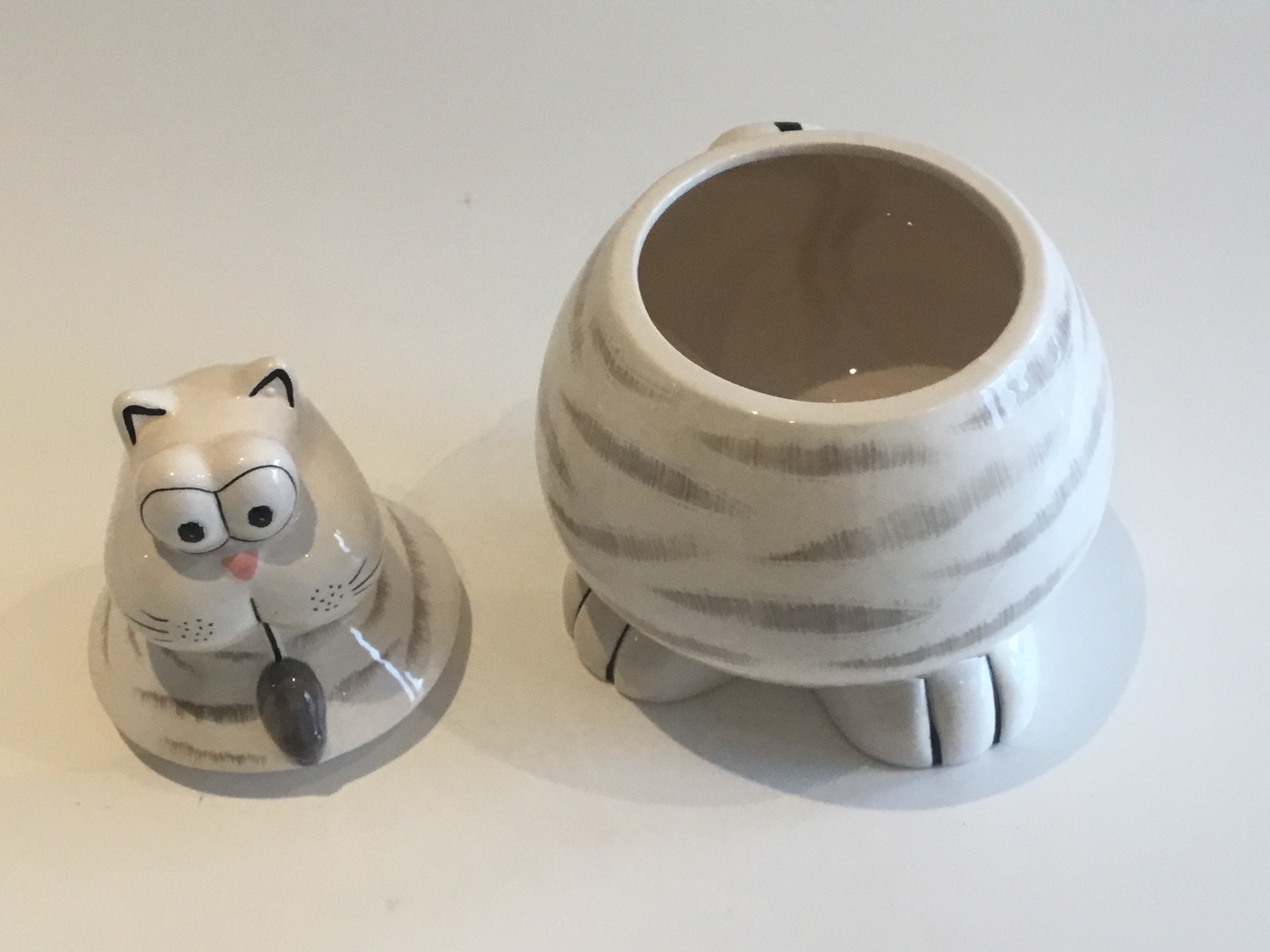 Vintage Italian Cookie Jar | 1970s Hand-Painted Ceramic Cat, Collectible Kitchenware — photo 3 of 8