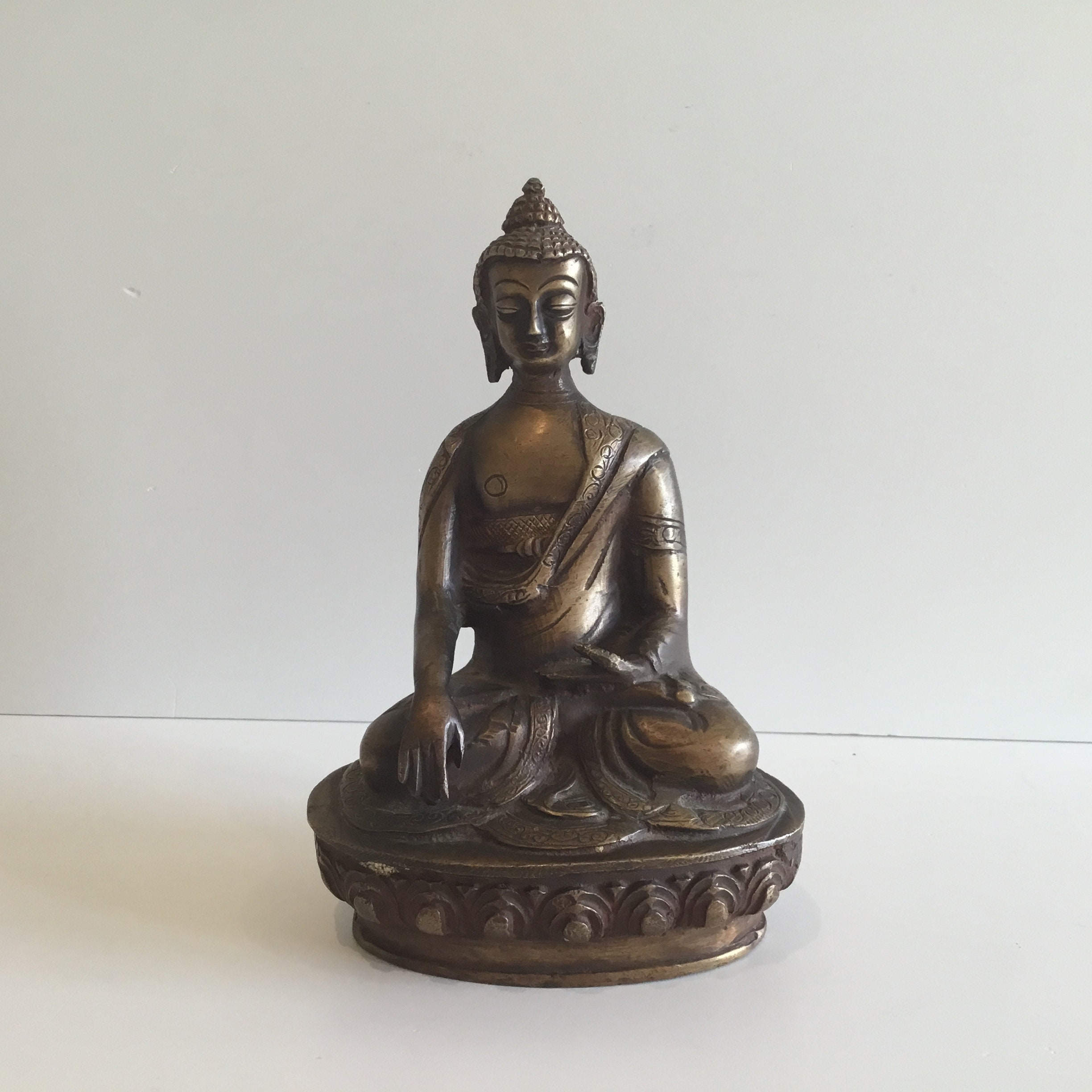Vintage Buddha 1950s | Nepalese Statue, Handmade Bronze  Sculpture — photo 2 of 9