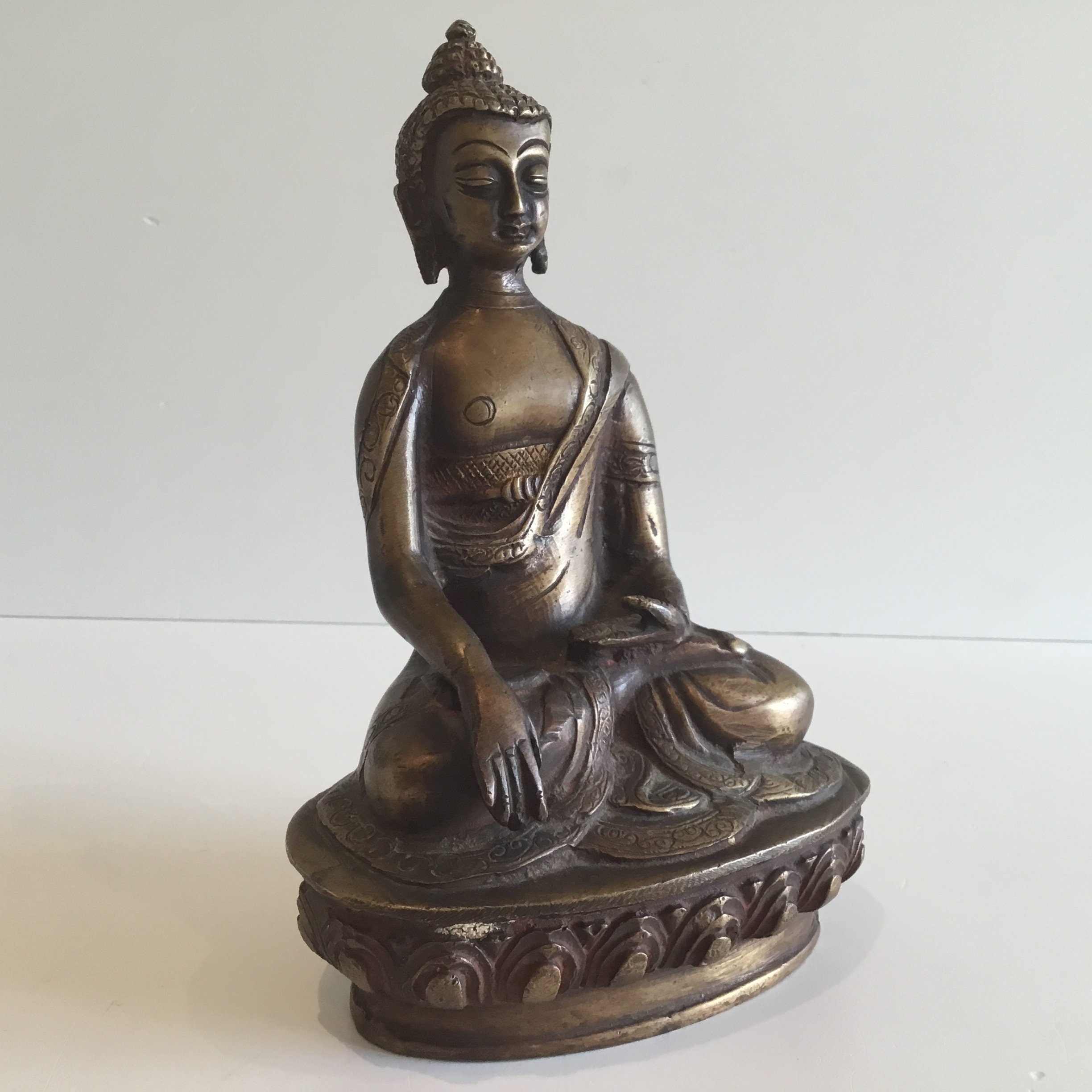 Vintage Buddha 1950s | Nepalese Statue, Handmade Bronze  Sculpture — photo 4 of 9