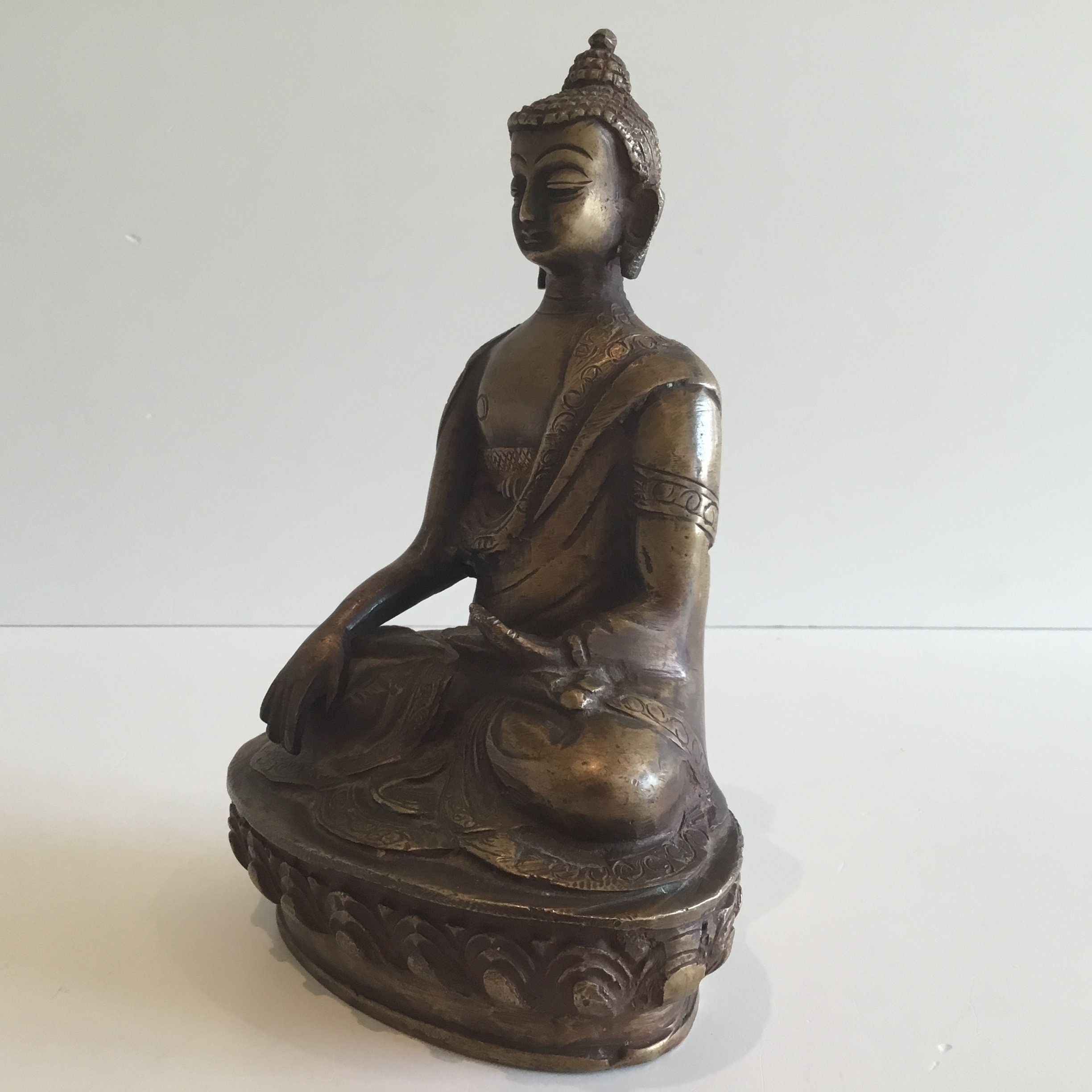 Vintage Buddha 1950s | Nepalese Statue, Handmade Bronze  Sculpture — photo 5 of 9