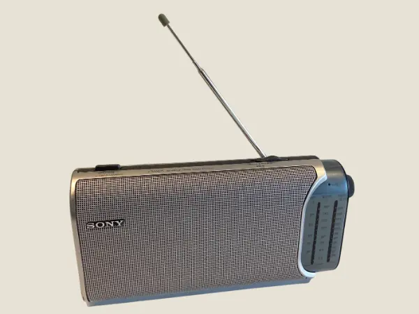 Vintage Radio Sony ICF-704L – Space Age Receiver, Portable Working